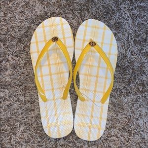 brand new yellow tory burch flip flops